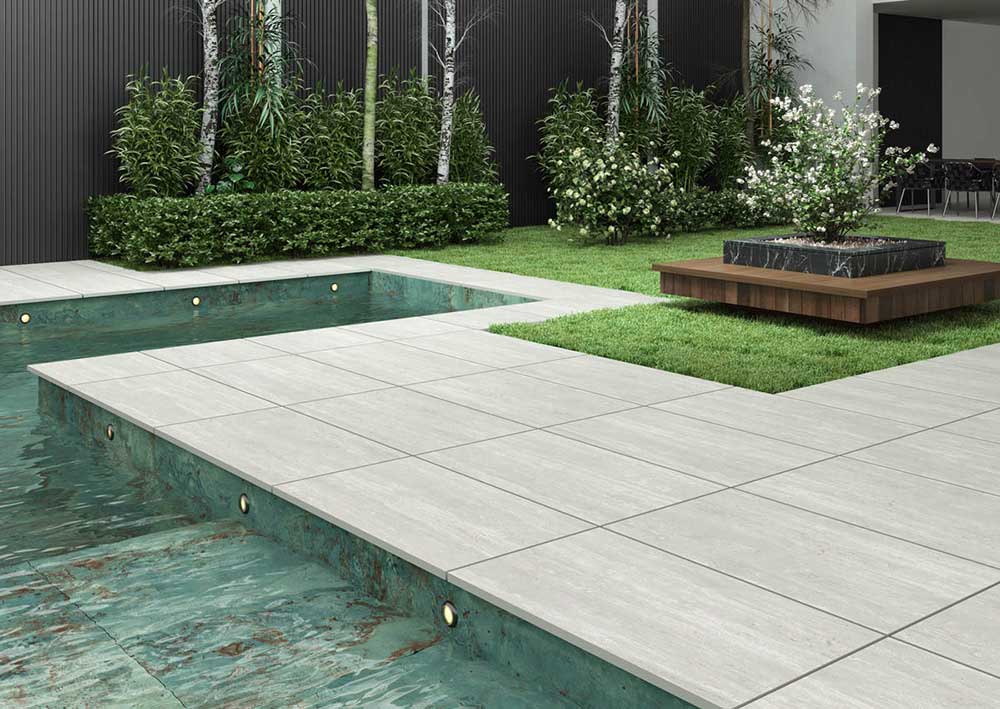 Carrelage imitation travertin pour plage de piscine