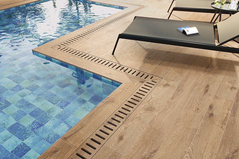 piscine carrelage effet bois