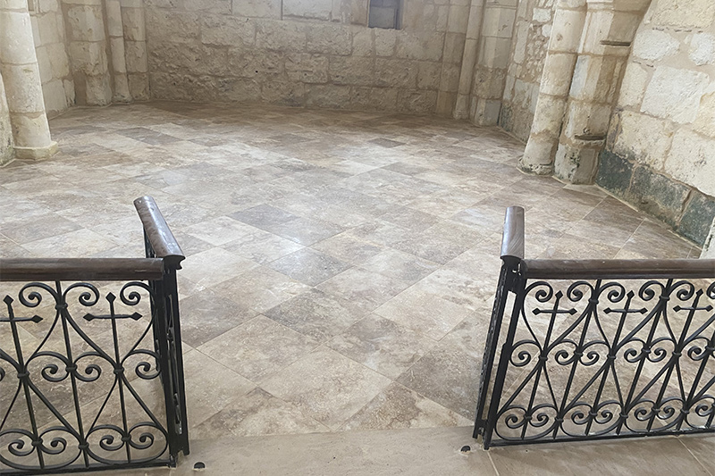 Rénovation carrelage au sol dans l'église de Beaupouyet par AB Carrelages Aquitaine Libourne