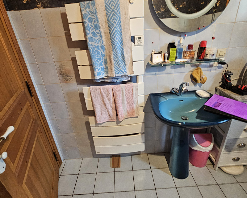 Salle de bain à Langogne avant travaux de Espace Carrelage Puy-en-Velay