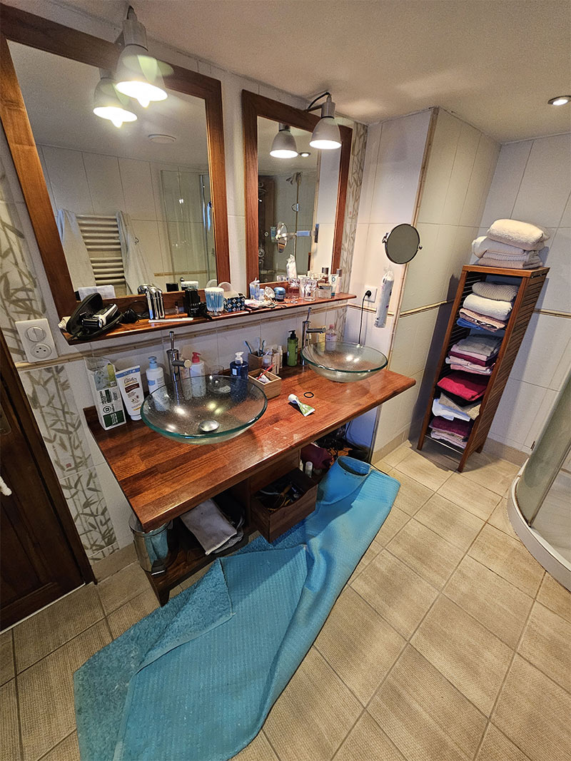 Salle de bain avant rénovation à Chadrac par Espace Carrelage Puy-en-Velay