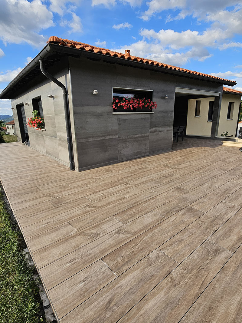 Rénovation carrelage terrasse par le magasin Espace Carrelage Le Puy en Velay