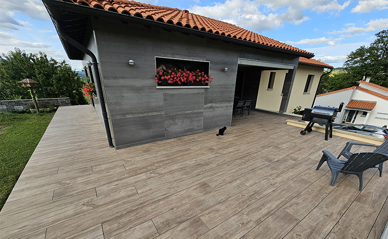 Rénovation terrasse à Coubon par le magasin Espace Carrelage Le Puy en Velay