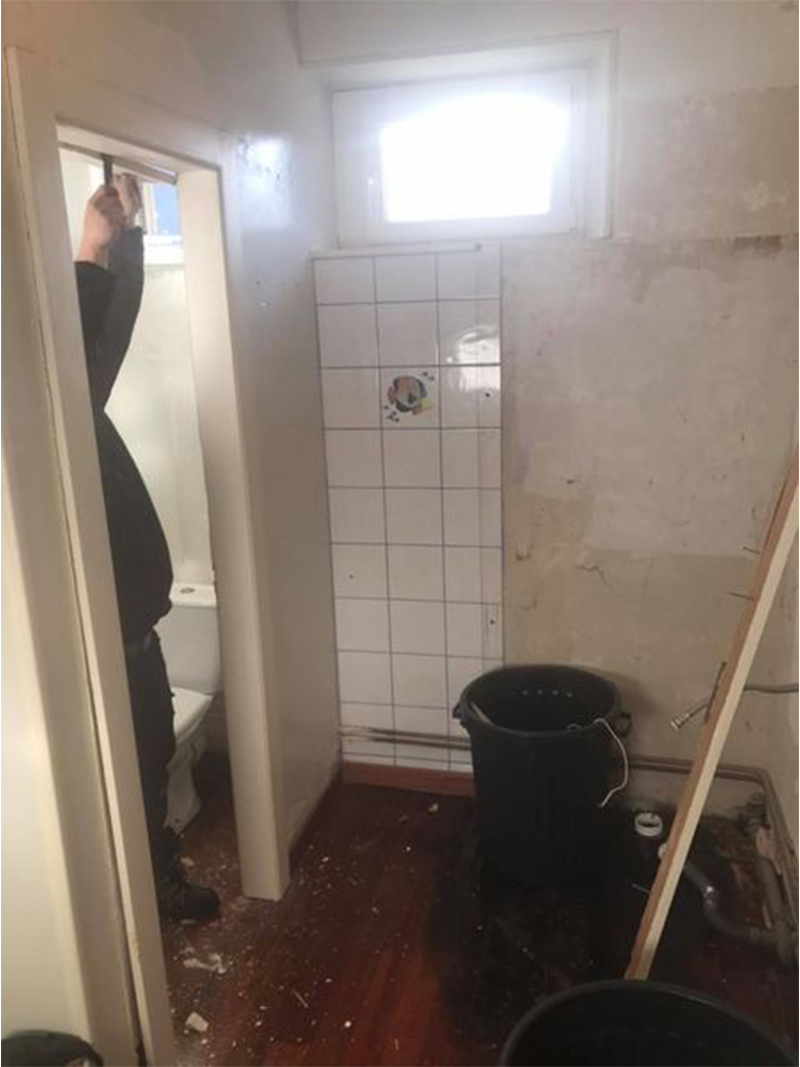 Salle de bain avant travaux du magasin Expoceram Epinal à Epinal