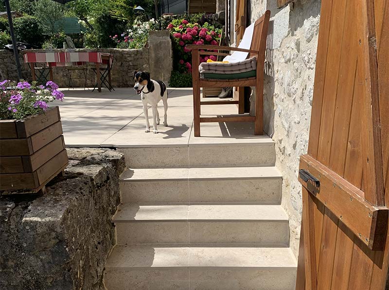 rénovation terrasse escalier par le magasin le Carrelage Bugiste extérieur Belley