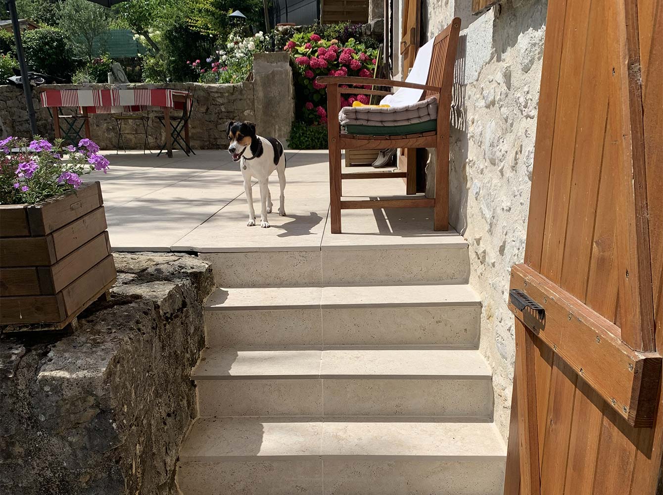 rénovation terrasse escalier par le magasin le Carrelage Bugiste extérieur Belley