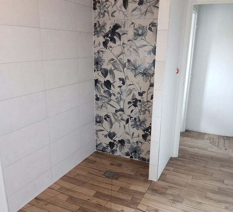 salle de bain carrelage effet bois couloir 